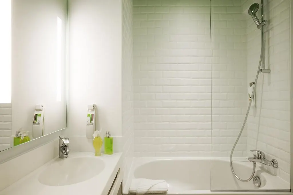 Ibis Styles Buttes Chaumont Paris
