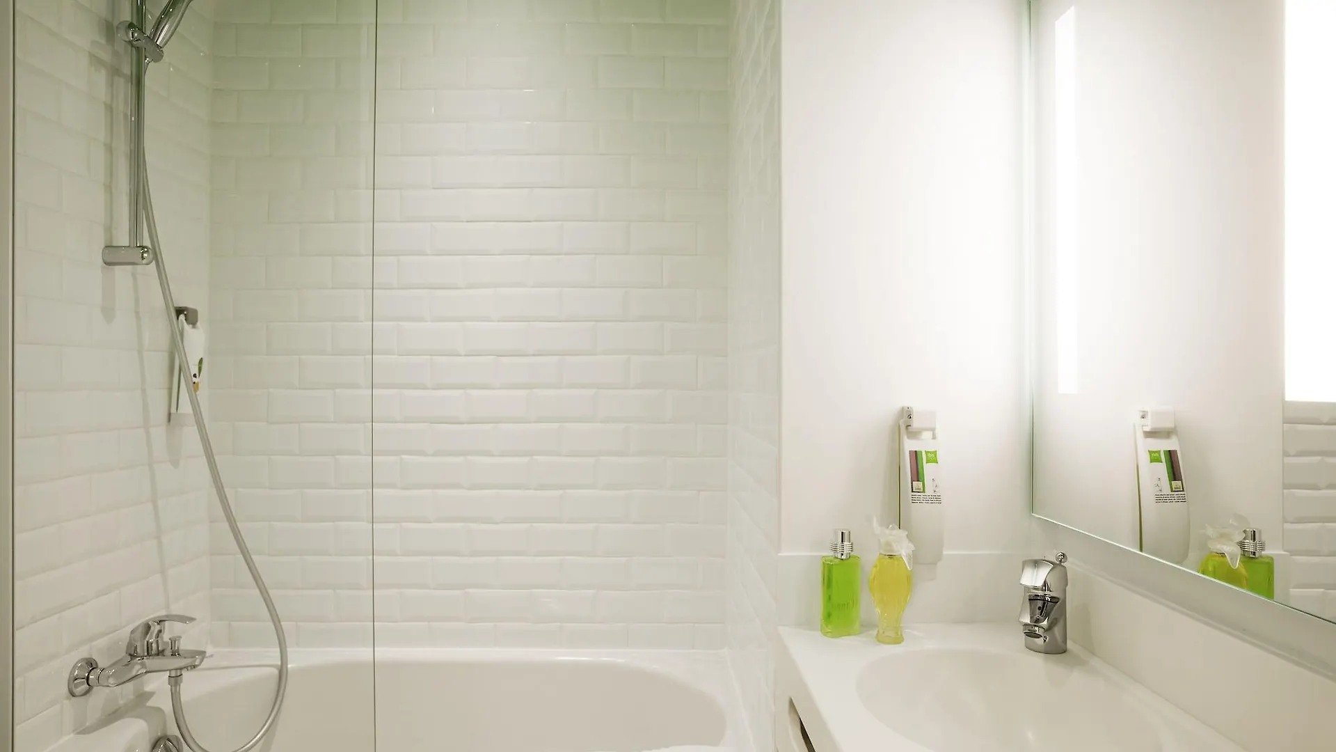 Ibis Styles Buttes Chaumont 3* París